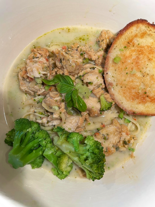 Effortless Weeknight Wonders: Tomato Basil Chicken Breast and Broccoli Alfredo with InstaPockets!